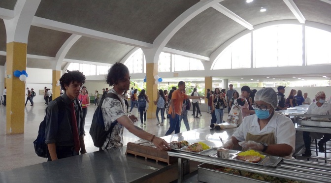 Realizan tradicional almuerzo en honor al Día del Estudiante Universitario